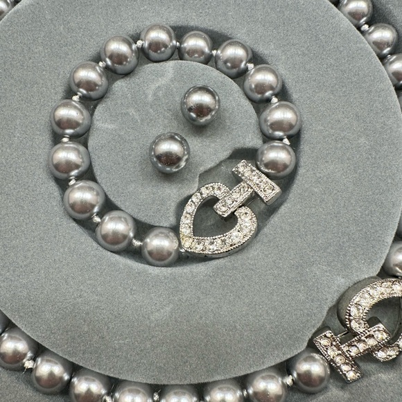 Elegant Silver Pearl Jewelry Set - Picture 6 of 6